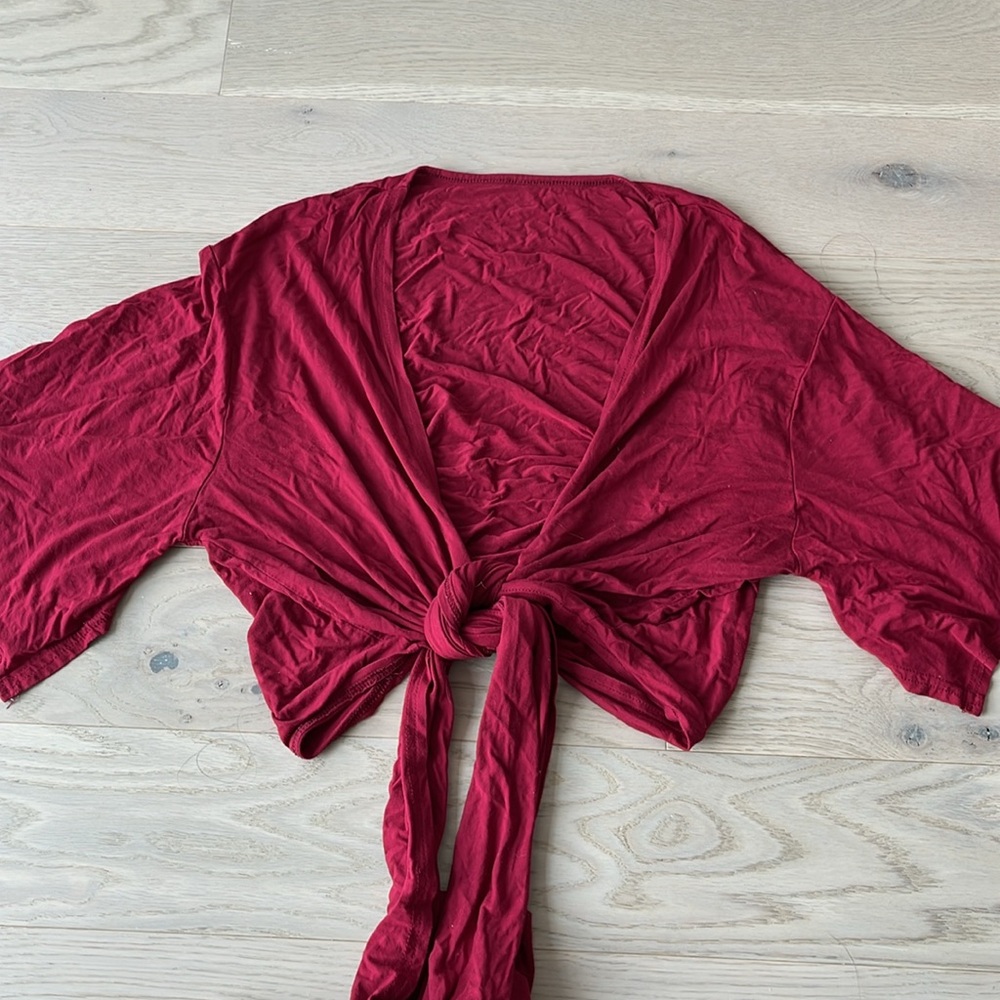 Wine red cropped wrap tie knot top | size small